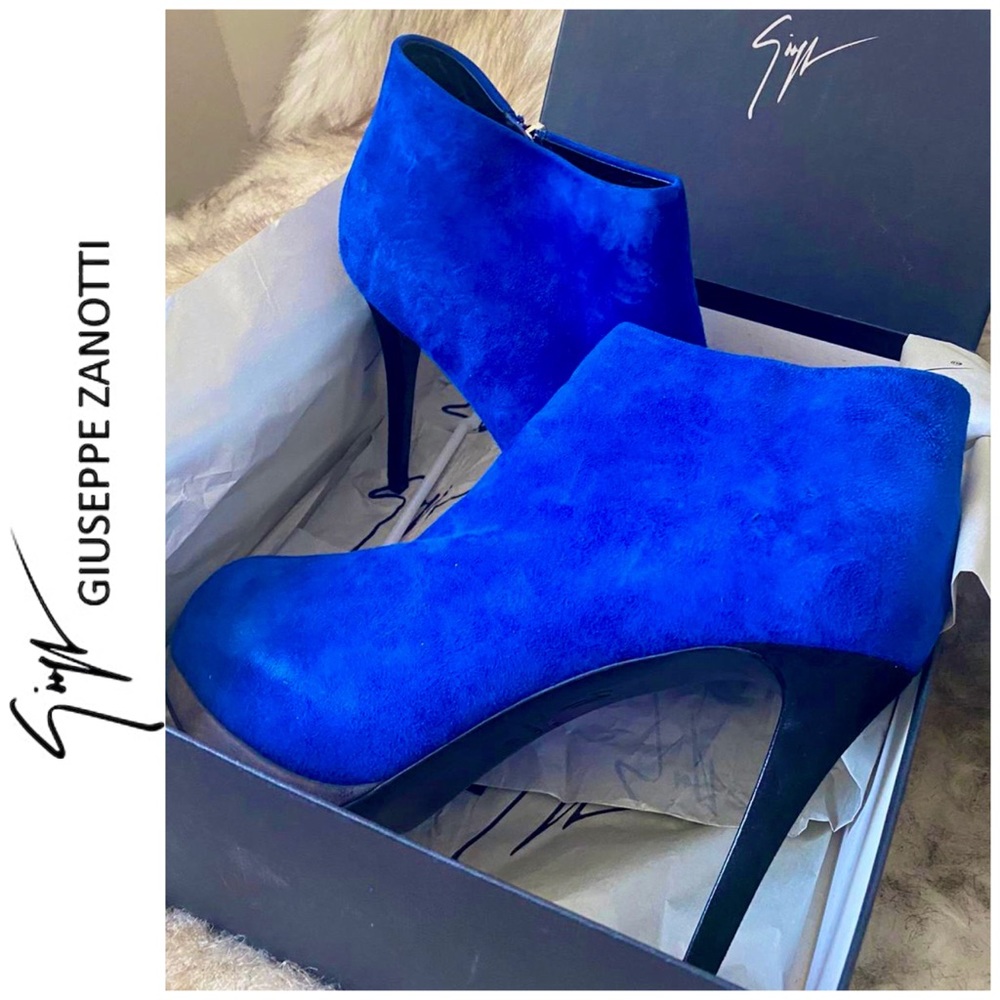 RARE 💙🖤Giuseppe Zanotti🖤💙 Suede Ankle Boot